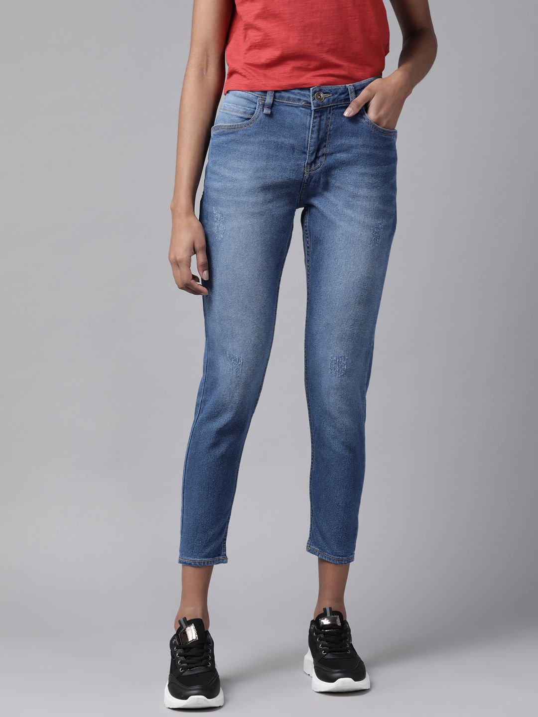 Roadster Women Blue Skinny Fit Light Fade Stretchable Cropped Jeans Price in India