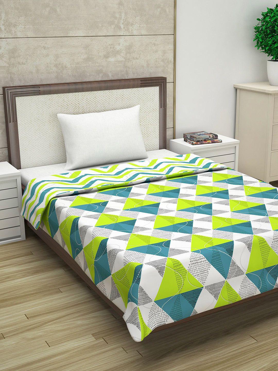 Divine Casa Green & White Geometric Mild Winter 110 GSM Single Bed Comforter Price in India