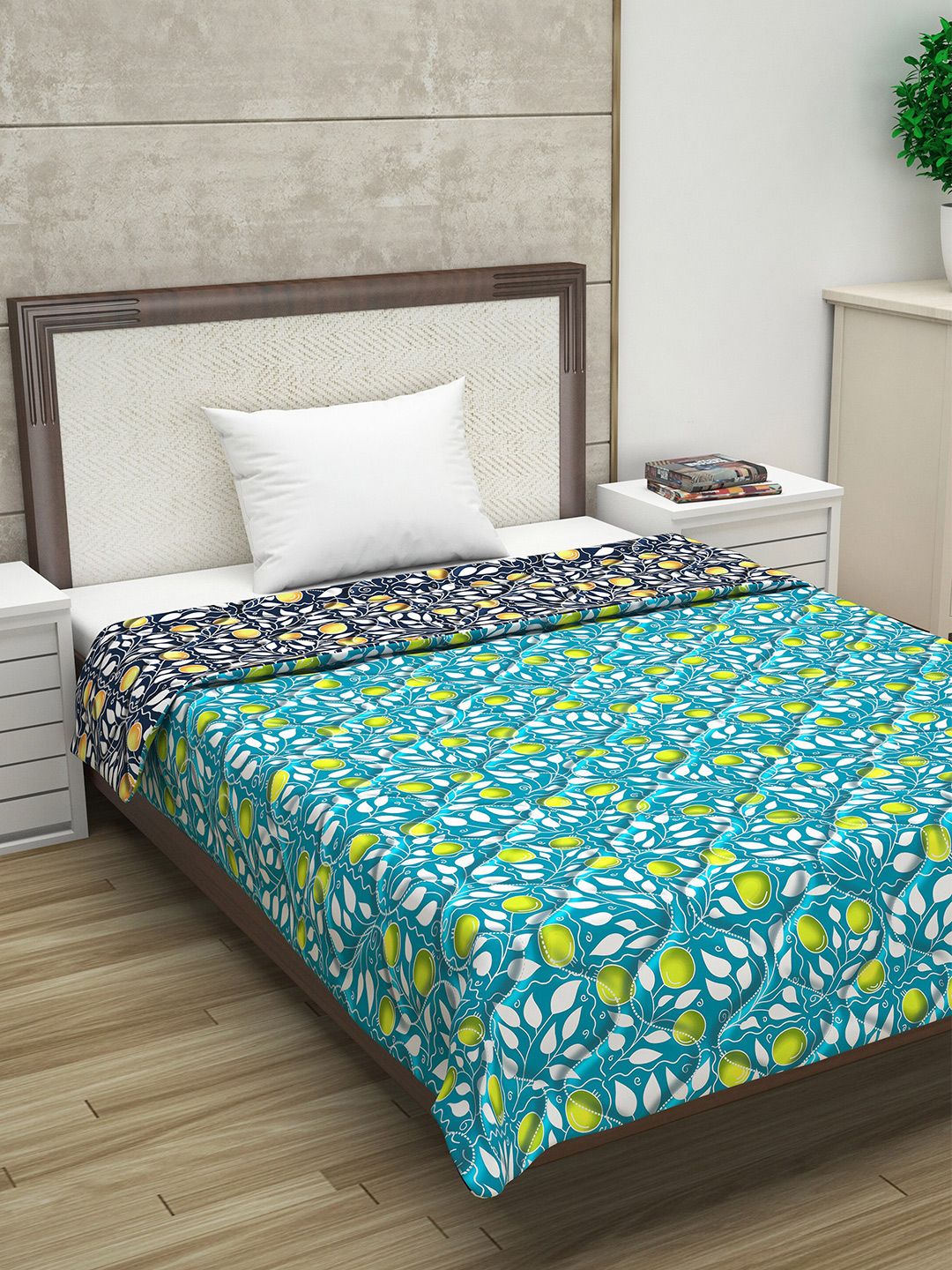 Divine Casa Turquoise Blue & White Floral Mild Winter 110 GSM Single Bed Comforter Price in India