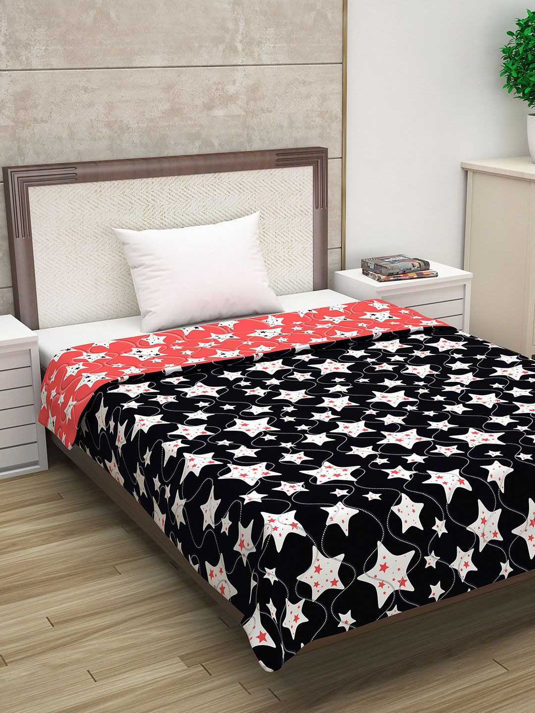 Divine Casa Black & White Geometric Reversible Mild Winter 110 GSM Single Bed Comforter Price in India