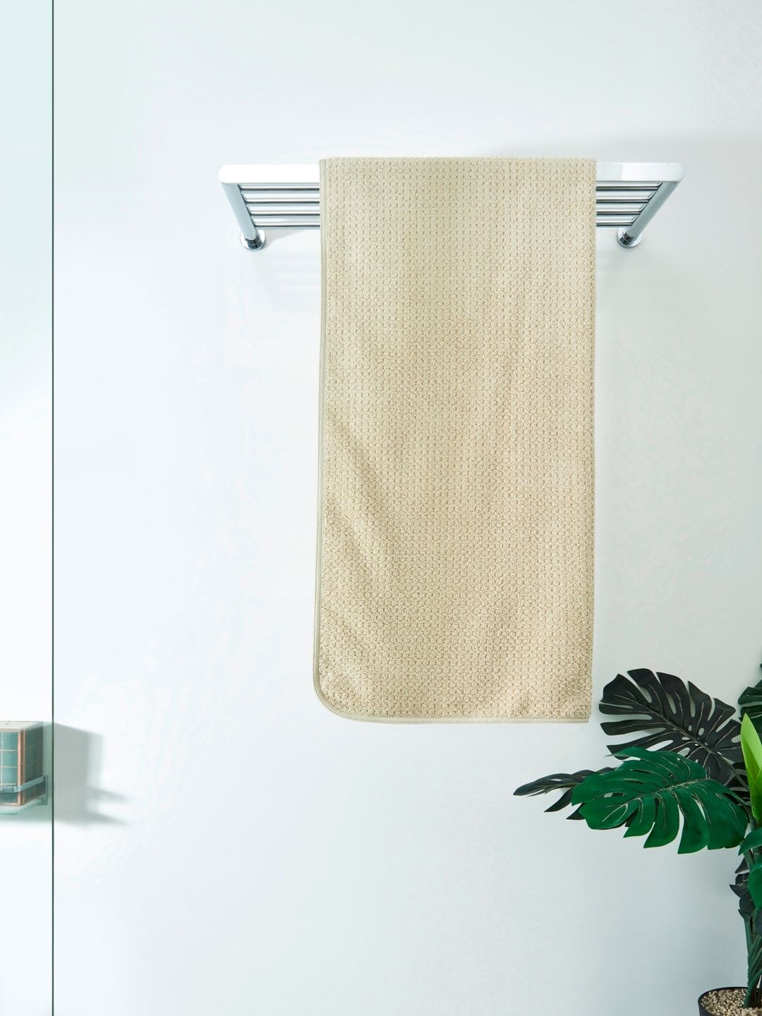 DDecor Beige Solid 550 GSM Bath Towel Price in India