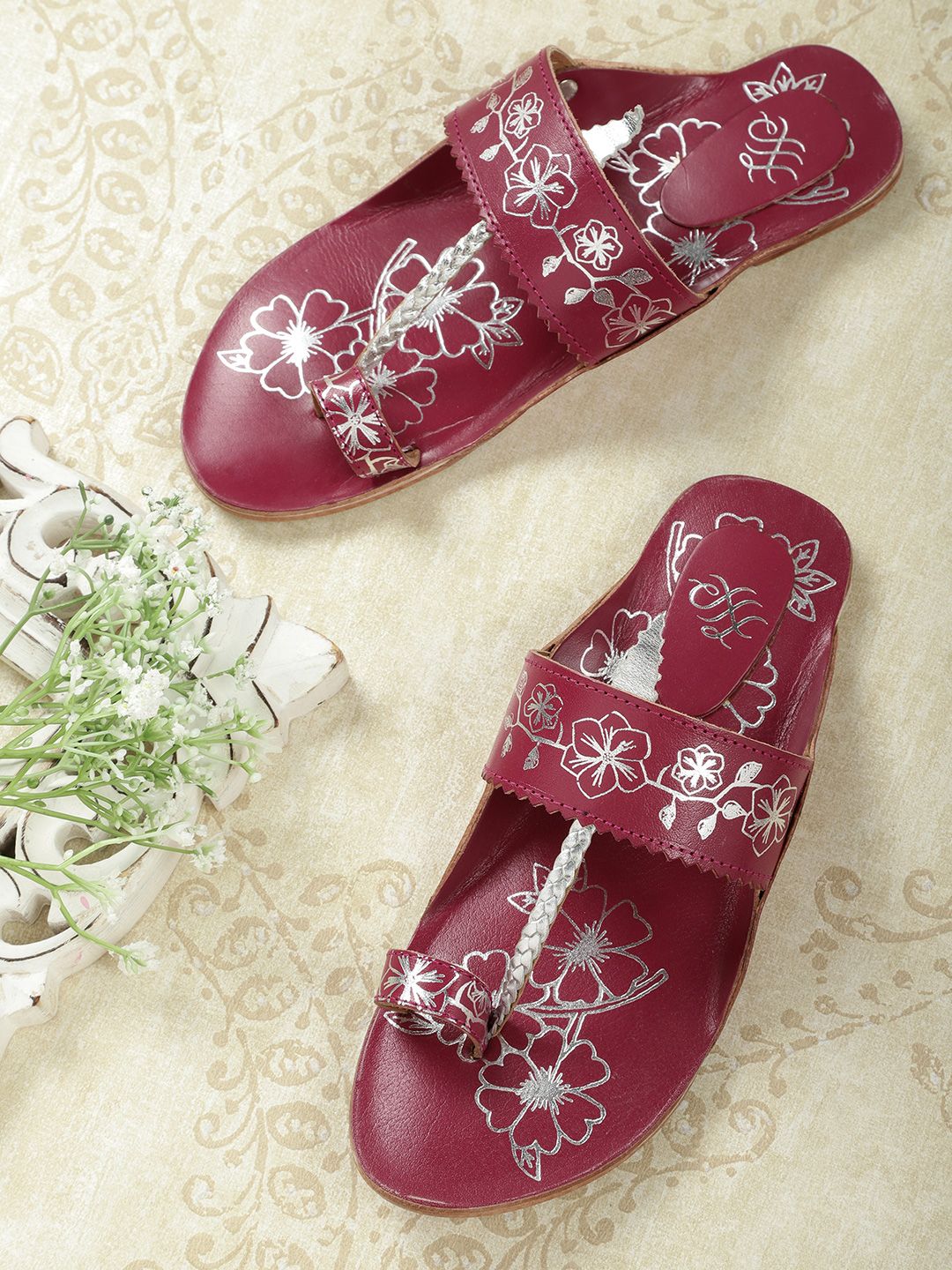 House of Pataudi Women Maroon & Silver-Toned Floral Print Ethnic Handcrafted One Toe Flats Price in India