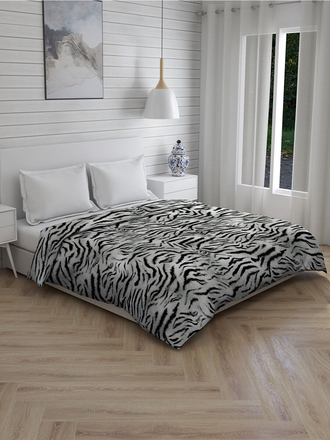 Boutique Living India White & Black Abstract AC Room 120 GSM Double Bed Comforter Price in India