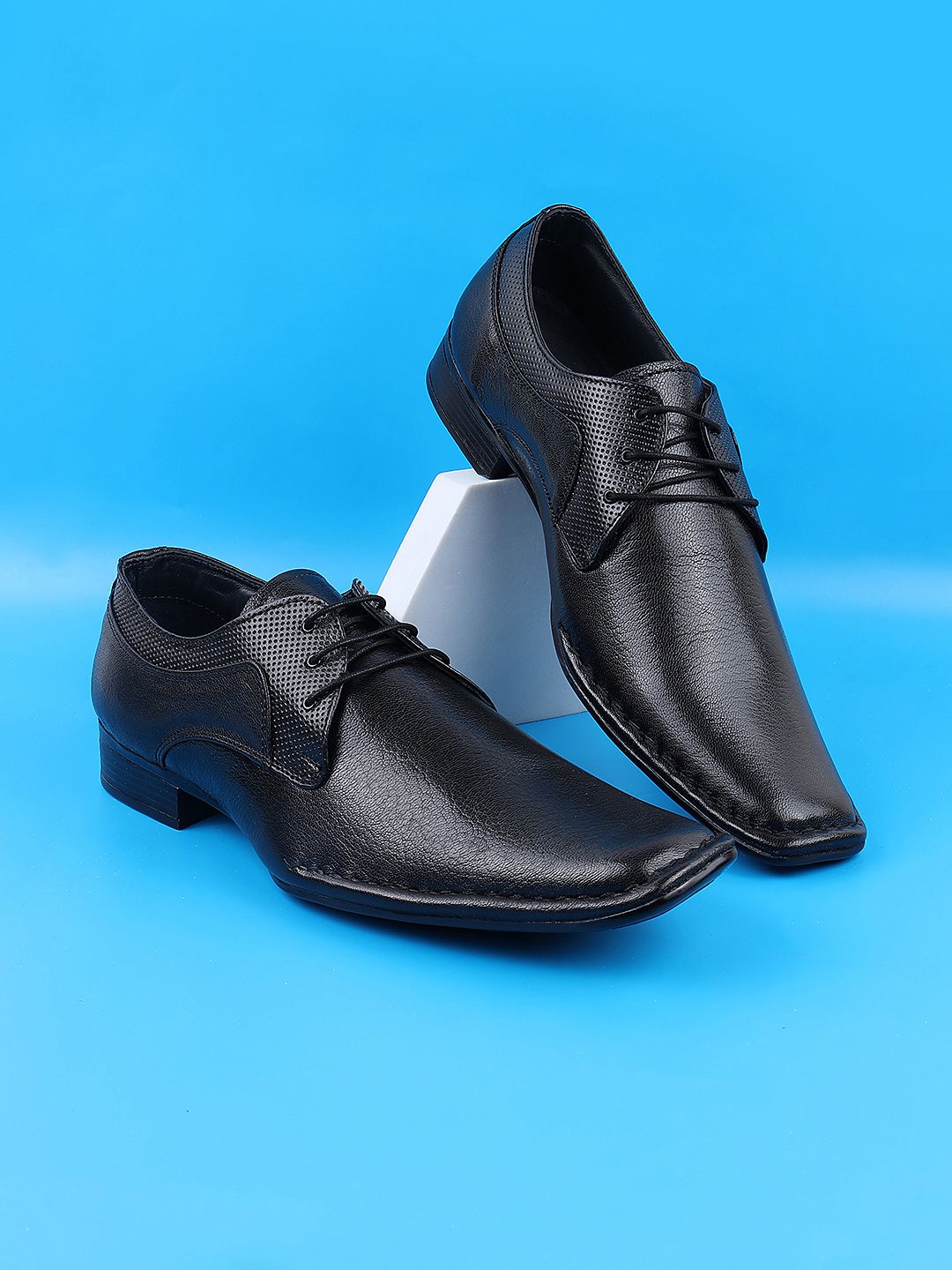 Mochi Men Black Solid Leather Formal Derbys