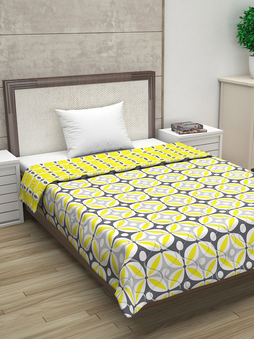 Divine Casa Yellow & Grey Geometric Heavy Winter 110 GSM Single Bed Comforter Price in India