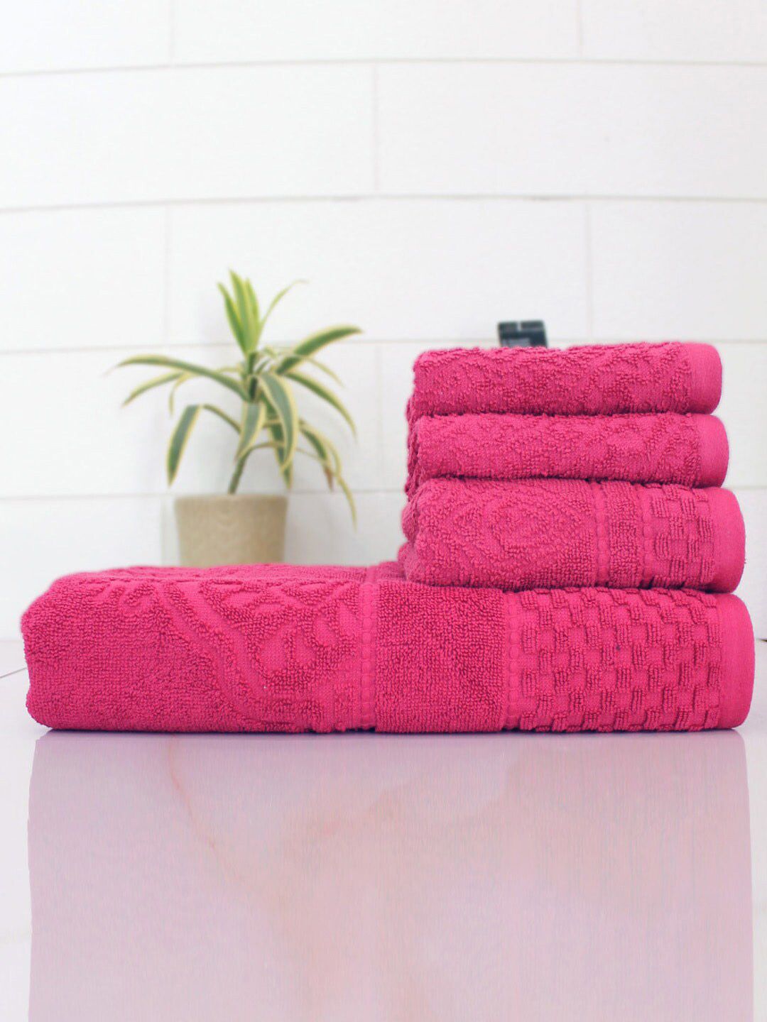 AVI Living Set Of 4 Pink Self-Design 550 GSM Cotton Towels Set Price in India