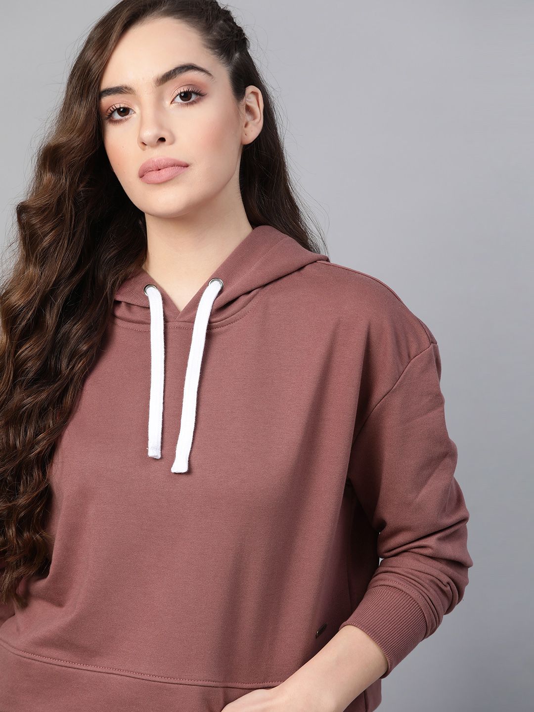 Roadster Women Mauve Solid Cropped  Hooded Sweatshirt Price in India