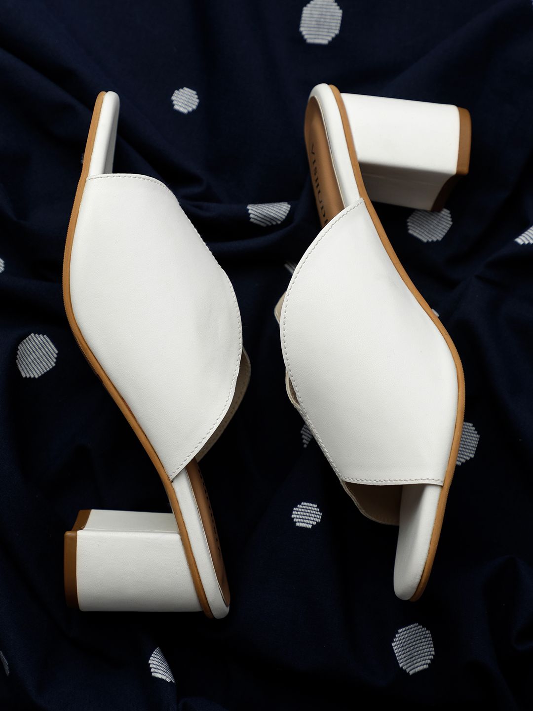 Vishudh Women White Solid Mules