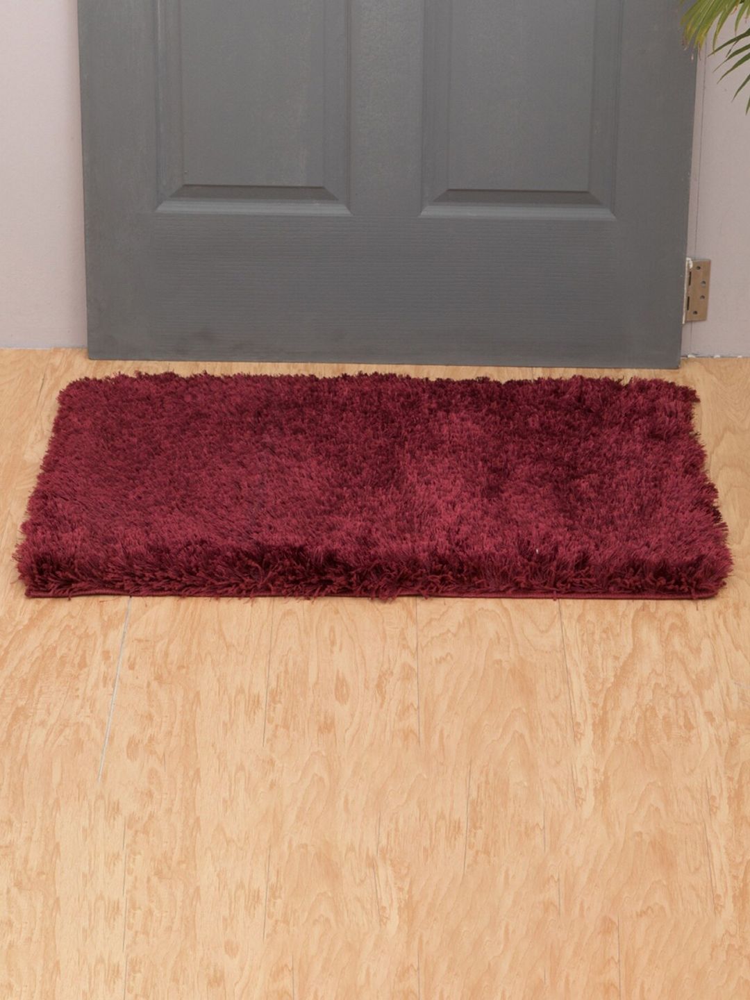 Home Centre Red Solid Eyelash Serena Shaggy Anti-Skid Carpet Price in India
