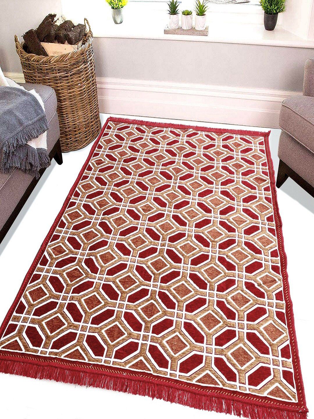 BELLA TRUE Maroon & White Geometric Printed Rectangular Floor Carpet Price in India