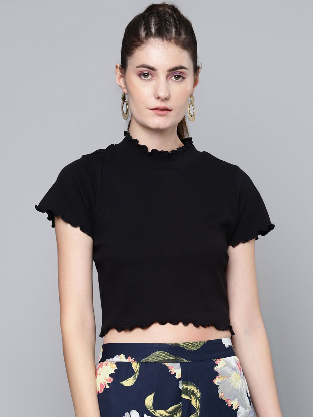 SASSAFRAS Black Lettuce Edges Crop Top