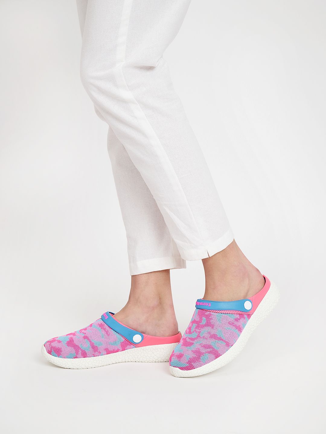 KazarMax Women Pink & Blue Printed Clogs