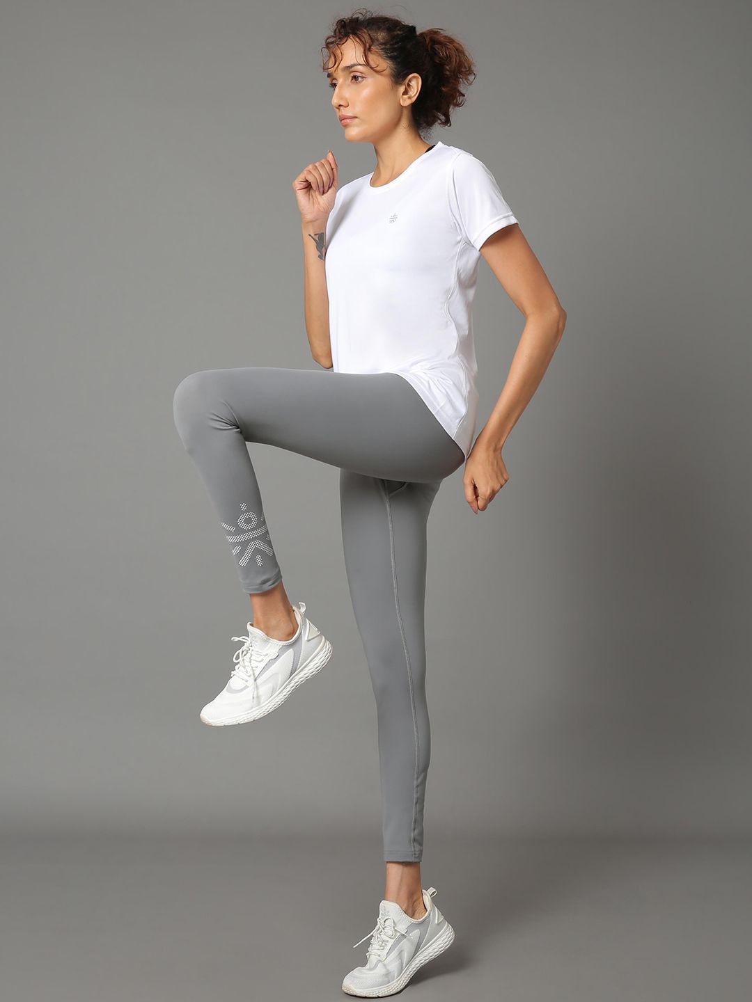 Cultsport Women Grey Solid Training Tights Price in India