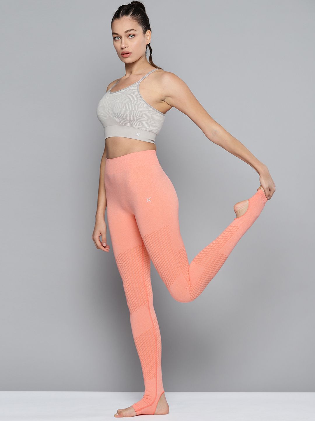 HRX By Hrithik Roshan Yoga Women Shell Pink Seamless Solid Tights Price in India