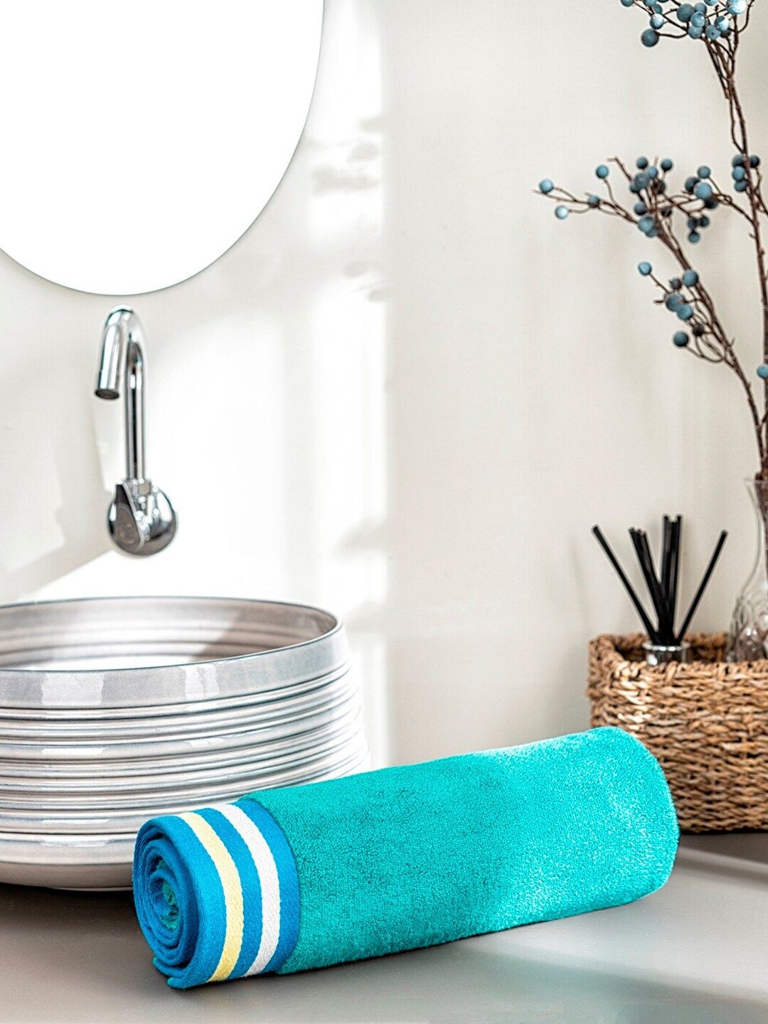 DDecor Blue Solid 500 GSM Bath Towel Price in India