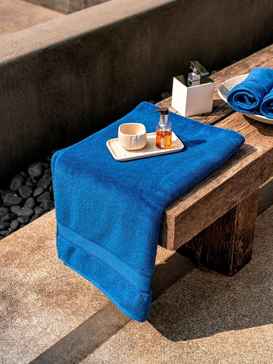 DDecor Blue Solid 650 GSM Cotton Bath Towel Price in India