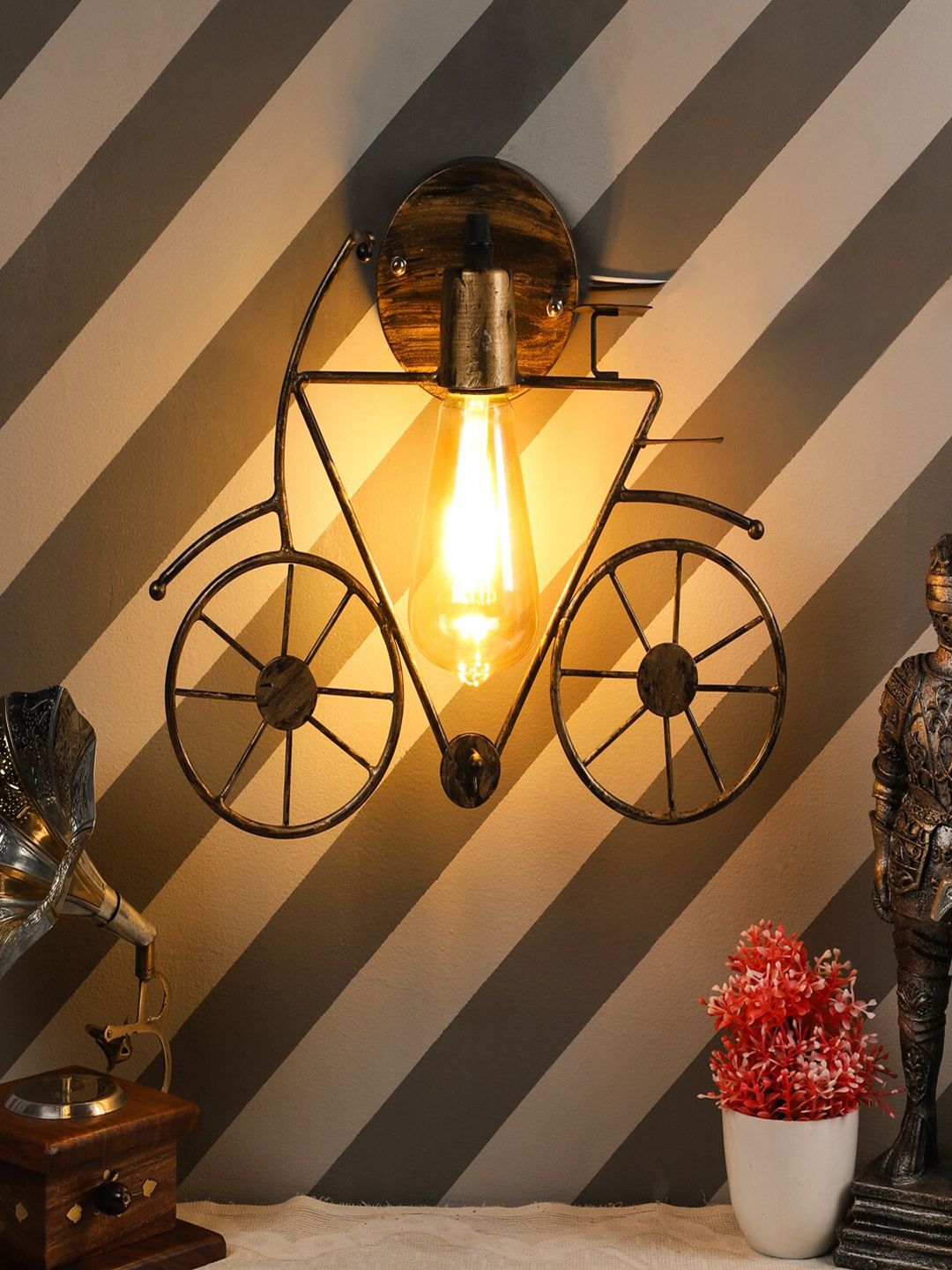 MFD HOME FURNISHING Gold-Toned & Black Iron Quirky Wall Lamp Price in India