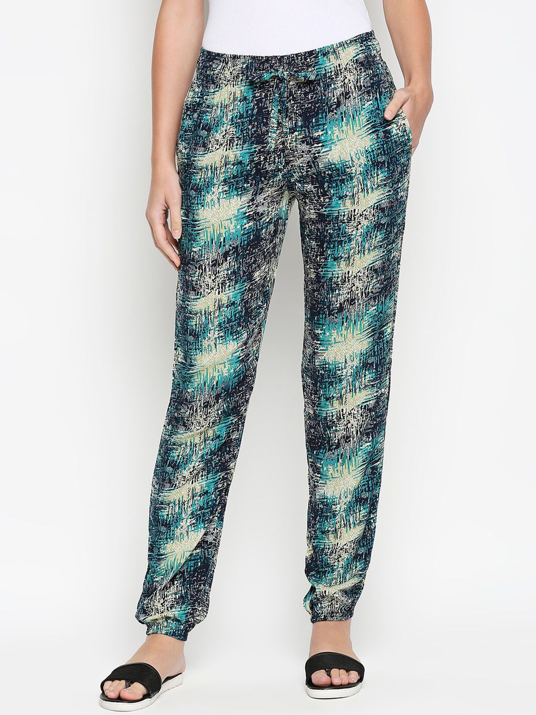 XIN Women Sea Green & White Printed Lounge Pants Price in India