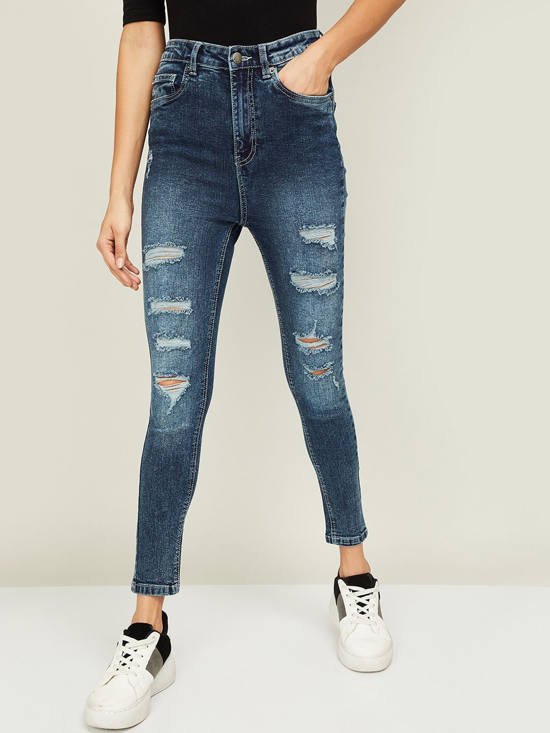 Ginger by Lifestyle Women Blue Slim Fit Mildly Distressed Heavy Fade Cropped Jeans Price in India