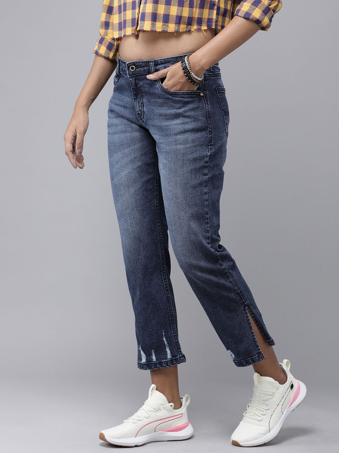 Roadster Women Blue Straight Fit Mildly Distressed Light Fade Stretchable Jeans Price in India