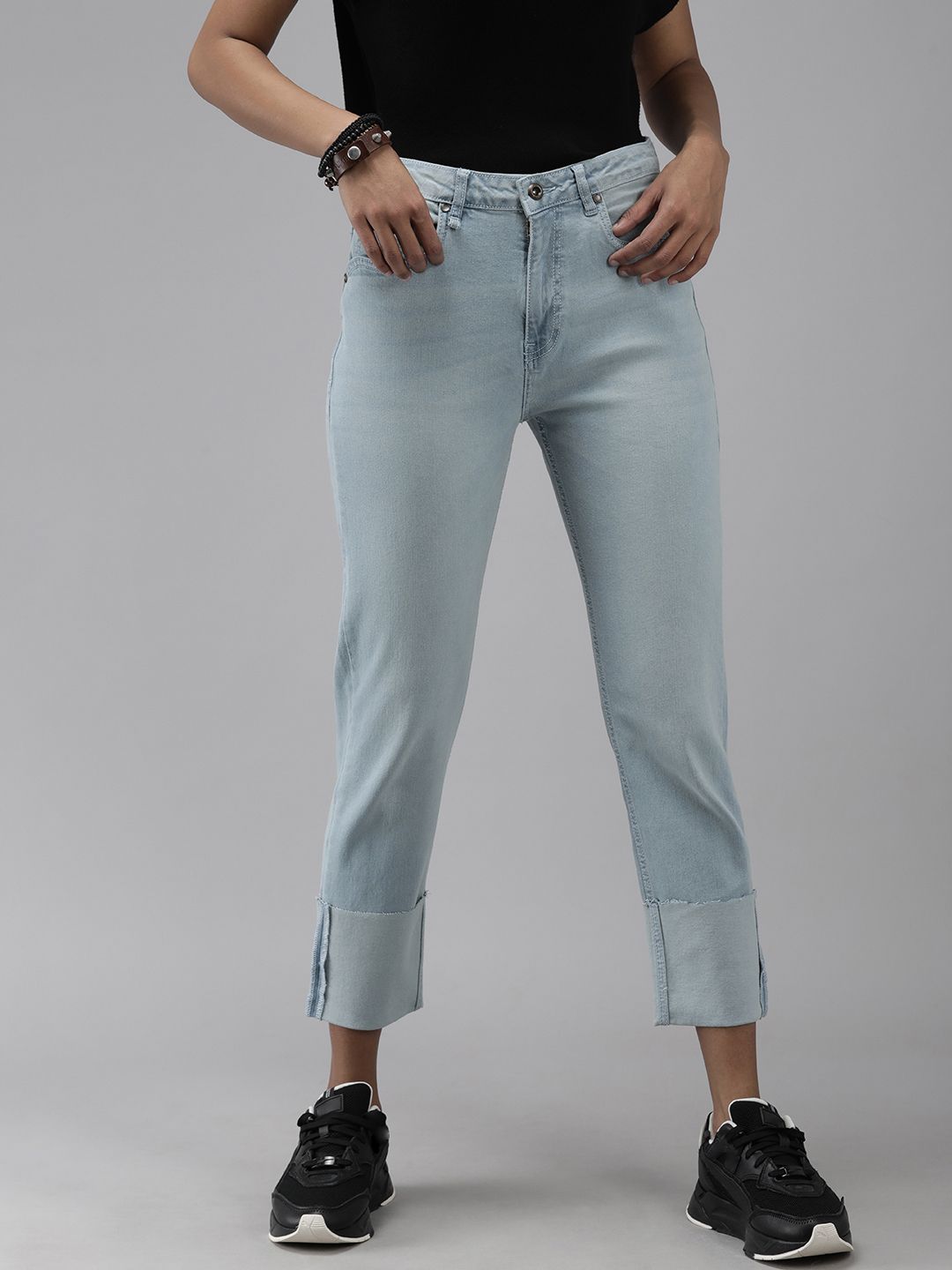 Roadster Women Blue Slim Fit Light Fade Stretchable Cropped Jeans Price in India