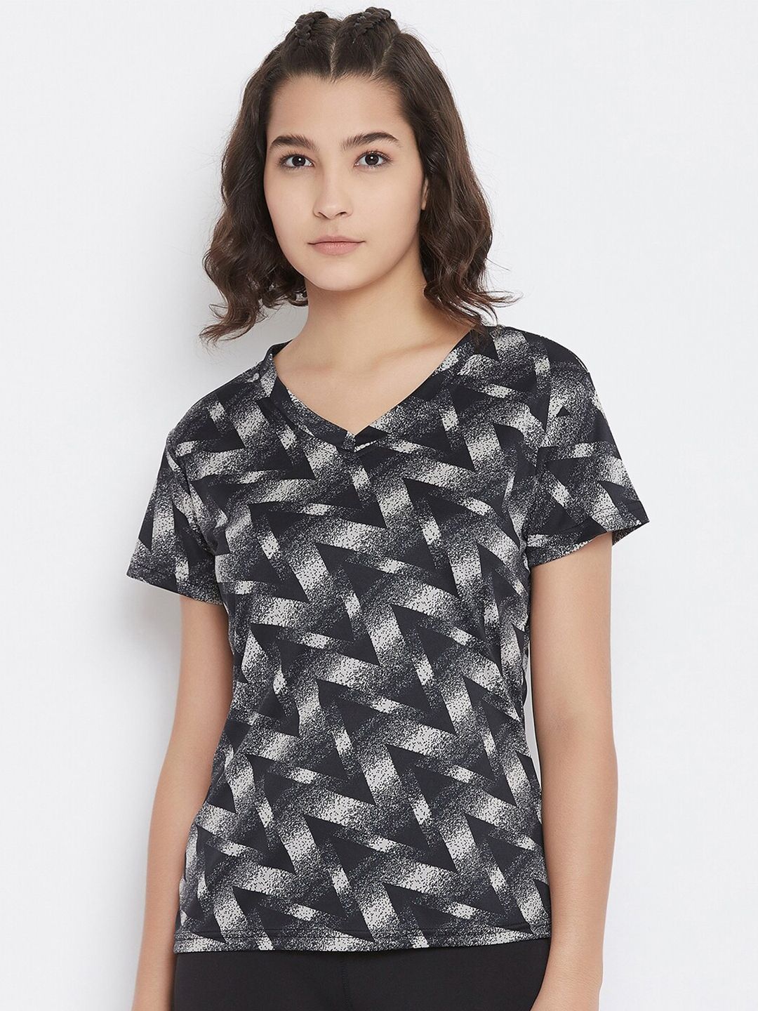 JUMP USA Women Grey & Black Geometric Printed V-Neck Sports T-shirt Price in India