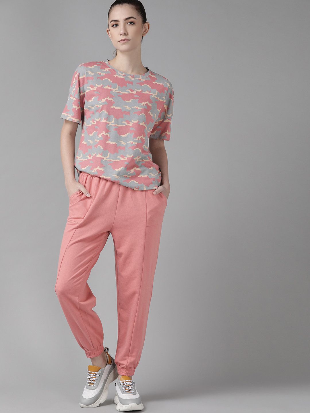 Roadster Women Pink & Grey Camouflage Printed T-shirt with Joggers