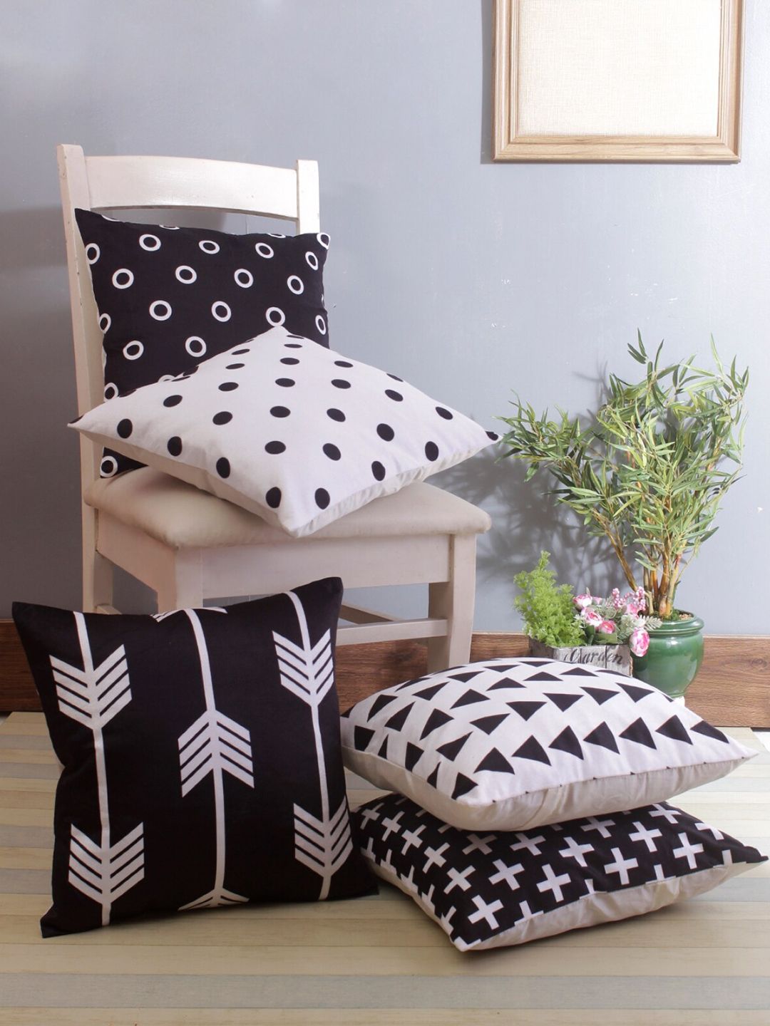 ROMEE Black & White Set of 5 Geometric Velvet Square Cushion Covers Price in India