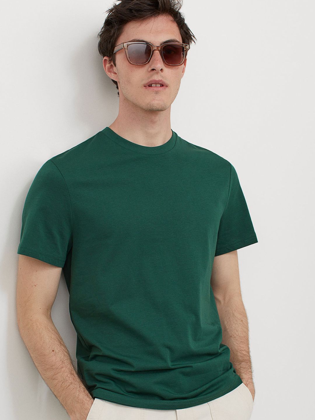 H&M Men Green Round-Neck T-shirt Regular Fit