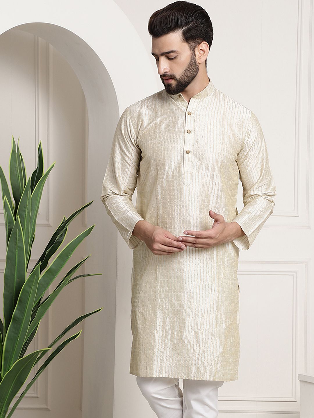 SOJANYA Men Off White & Golden Striped Straight Kurta