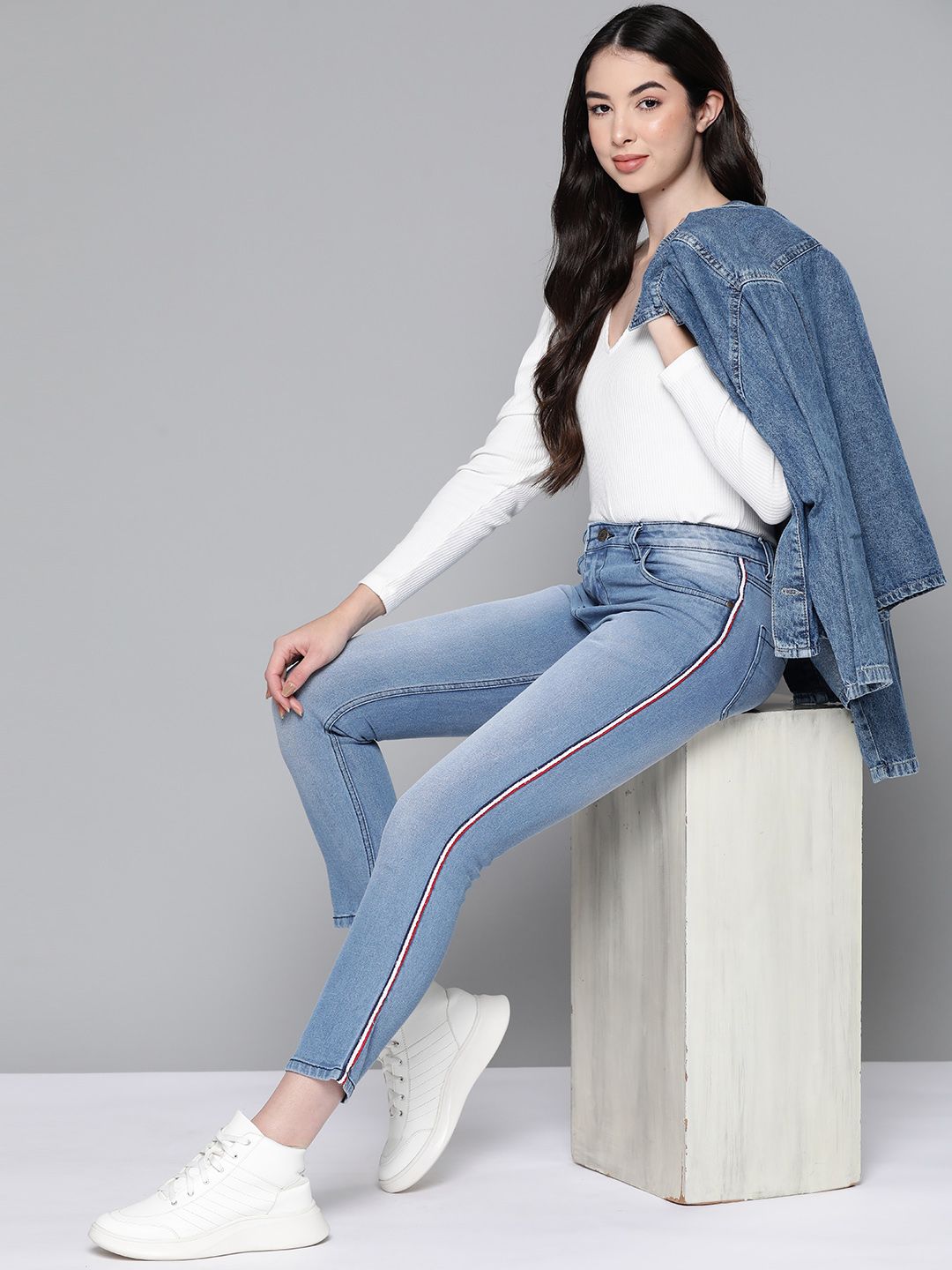 Harvard Women Blue Skinny Fit Light Fade Stretchable Cropped Jeans with Side Stripes Price in India