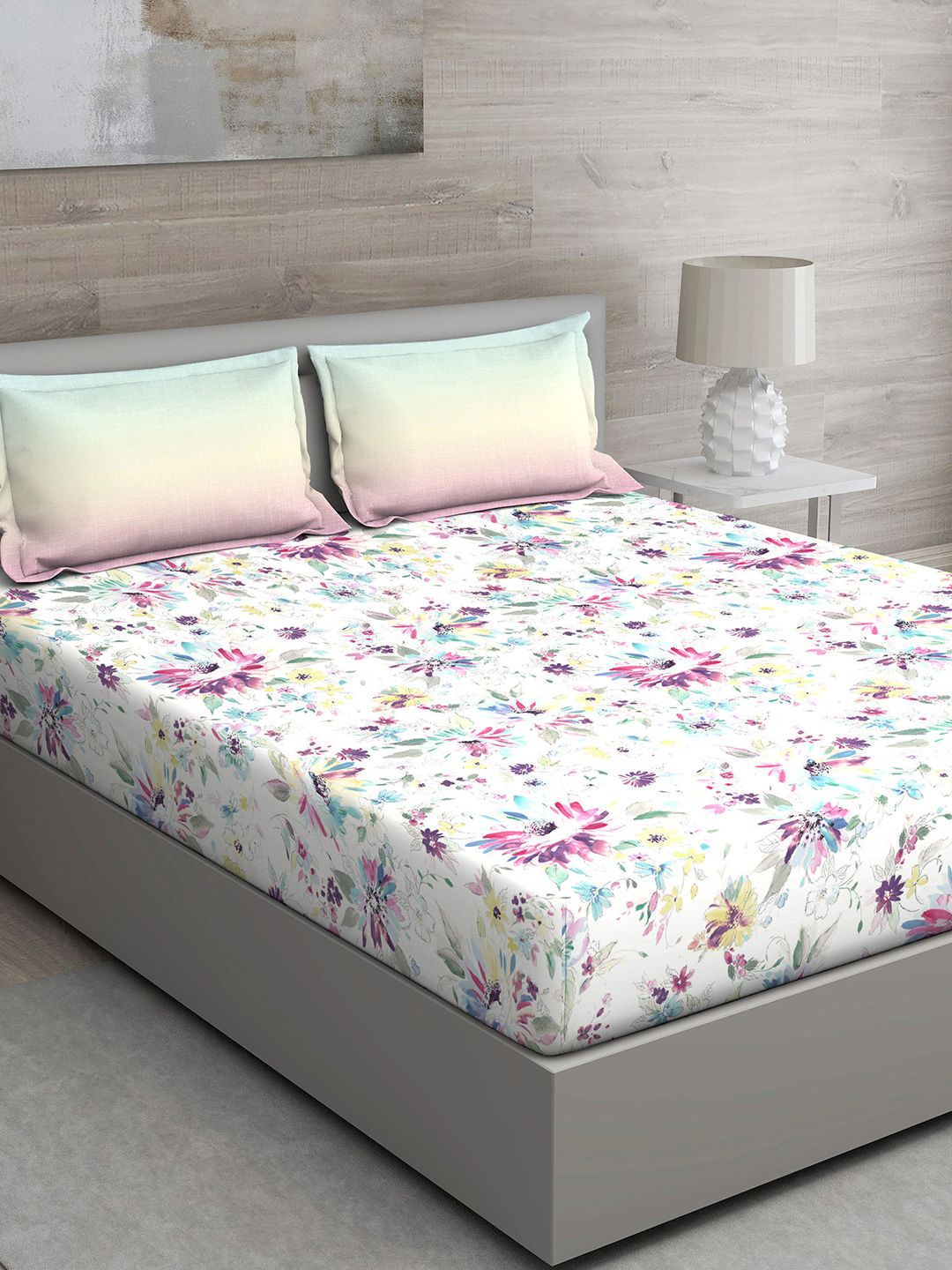 GM White & Pink Floral 144 TC Queen Bedsheet with 2 Pillow Covers Price in India