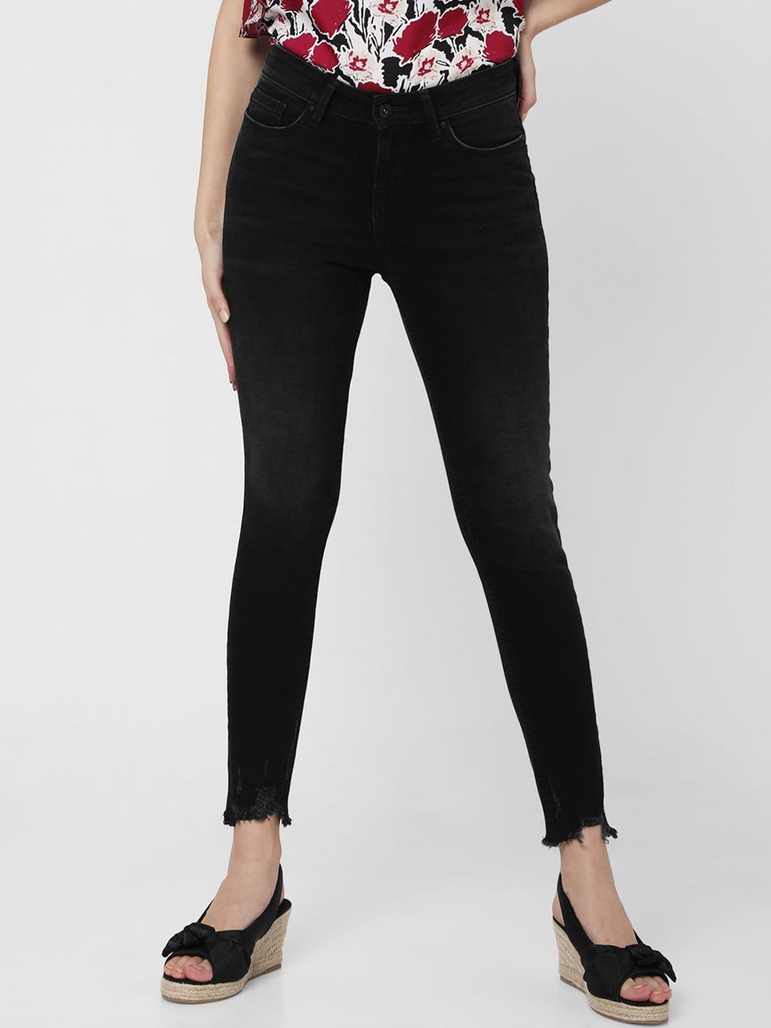 Vero Moda Women Black Skinny Fit Frayed Jeans Price in India