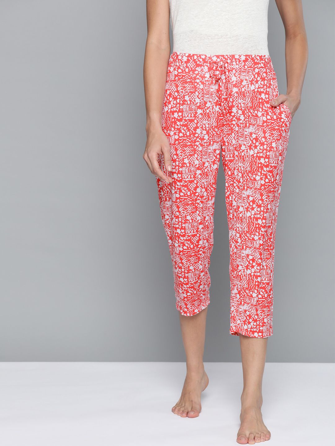 Kook N Keech Women Coral Red & White Printed Three-Fourth Lounge Pants Price in India