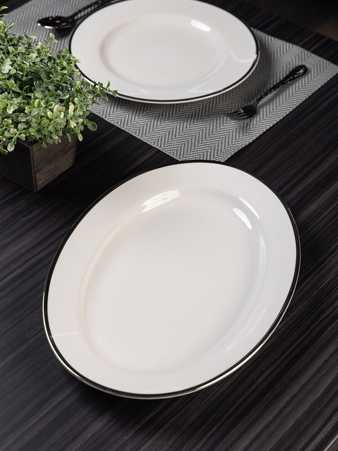 Pure Home and Living Set Of 2 White & Silver-Toned Victoria Oval Platter Price in India