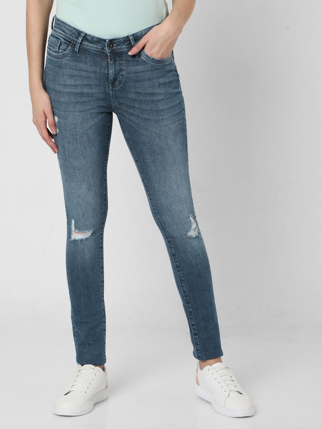 Vero Moda Women Blue Skinny Fit Mildly Distressed Stretchable Light Fade Jeans Price in India