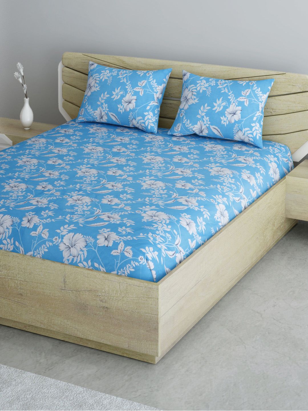 Aura Blue & White Floral 144 TC Queen 120 GSM Cotton Bedsheet with 2 Pillow Covers Price in India
