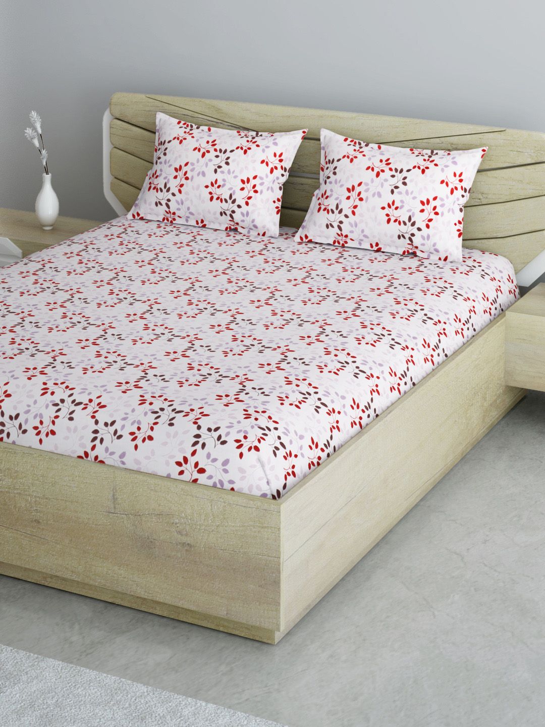 Aura White & Red Cotton Floral Print 144 TC 120 GSM Queen Bedsheet with 2 Pillow Covers Price in India