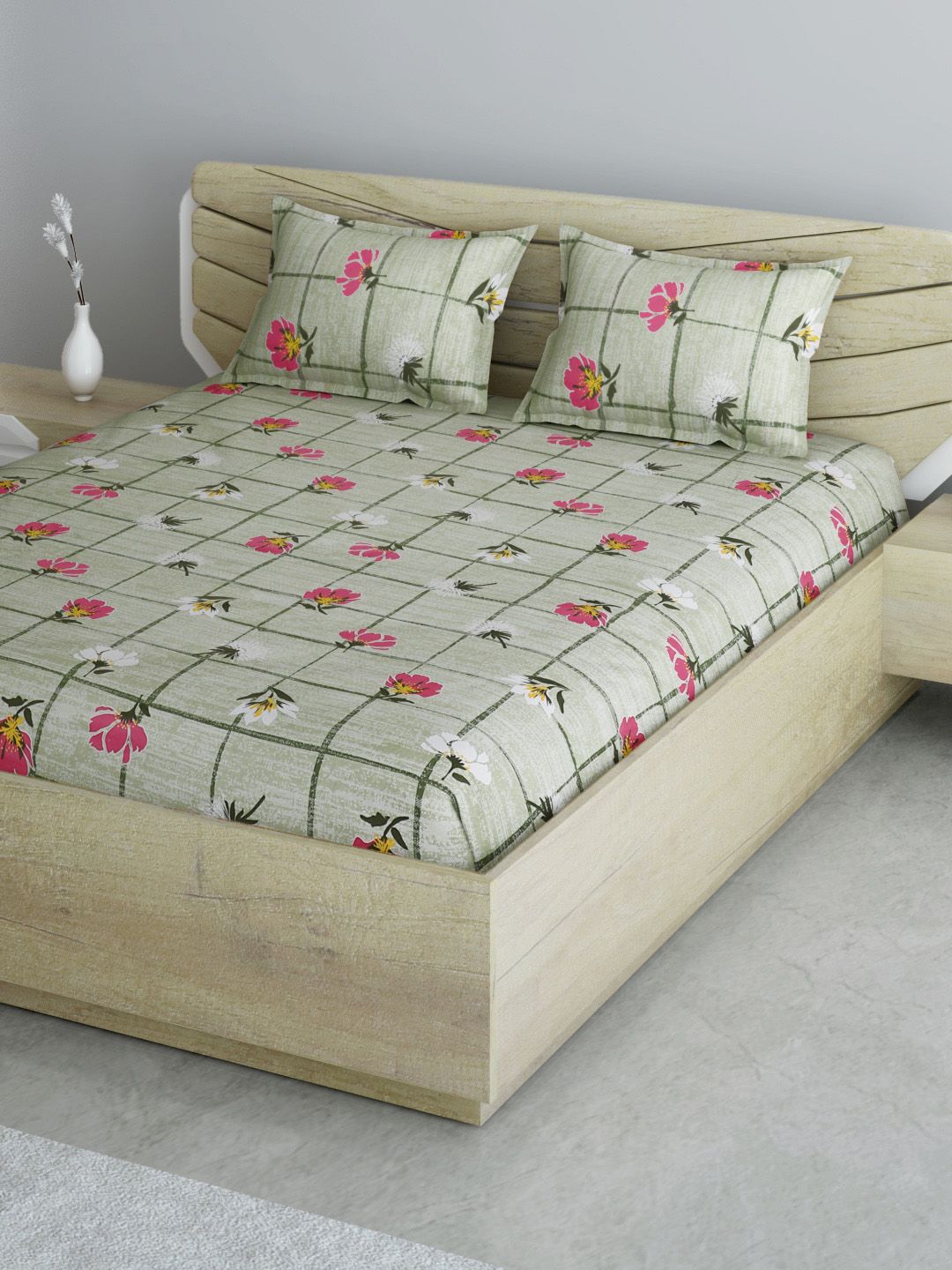 Aura Green & Pink Floral 144 TC 120 GSM Queen Bedsheet with 2 Pillow Covers Price in India