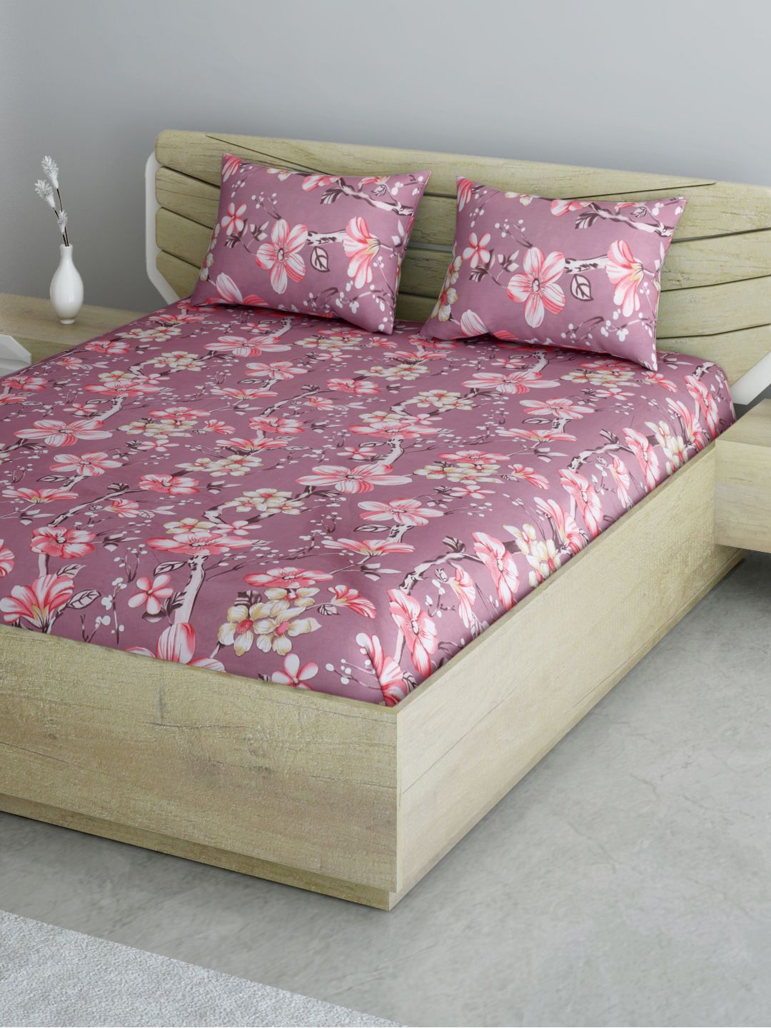 Aura Mauve & White Floral 144 TC 120 GSM Cotton Queen Bedsheet with 2 Pillow Covers Price in India