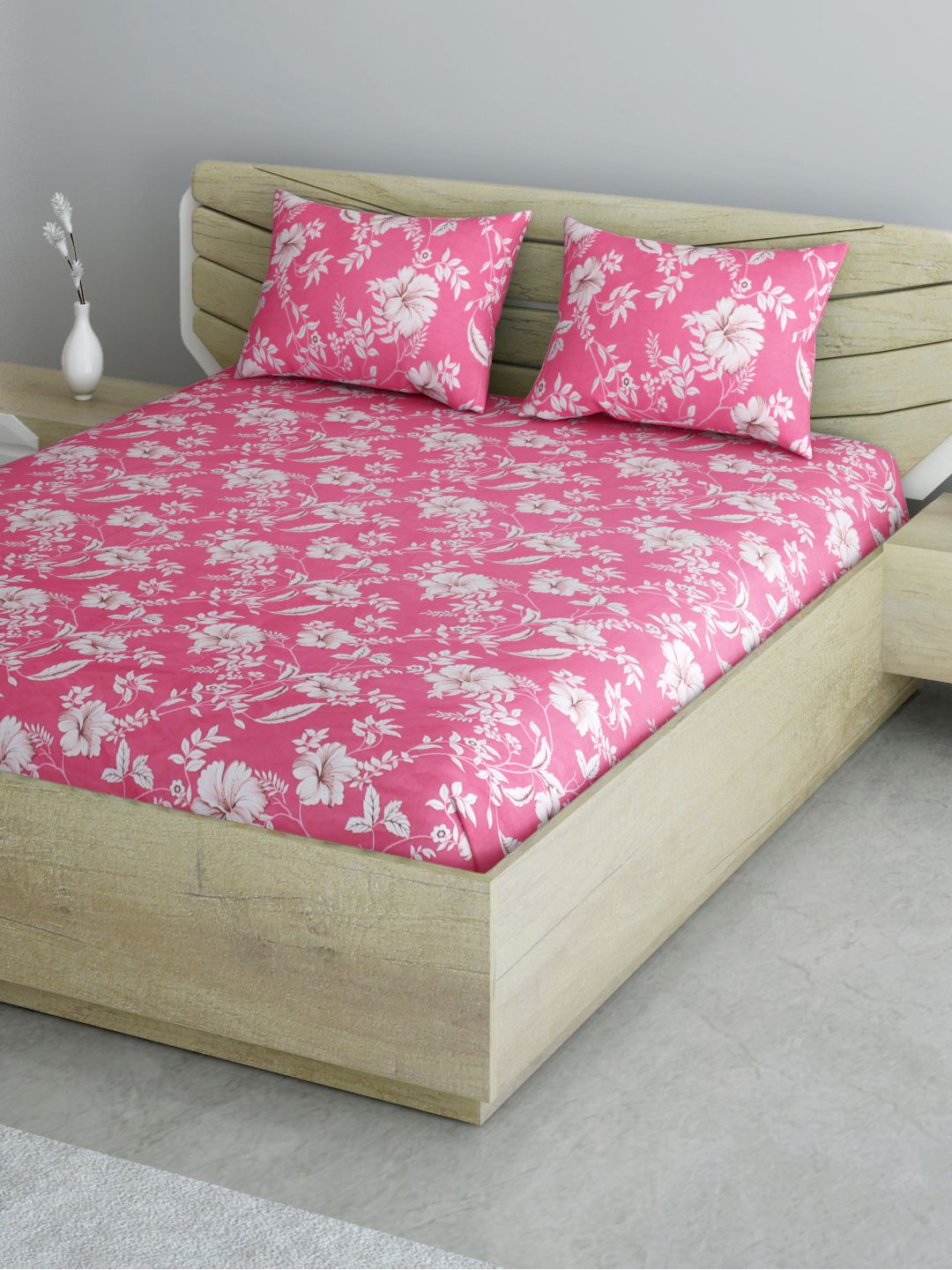 Aura Pink & White Cotton Floral Printed 144 TC Queen Bedsheet with 2 Pillow Covers Price in India