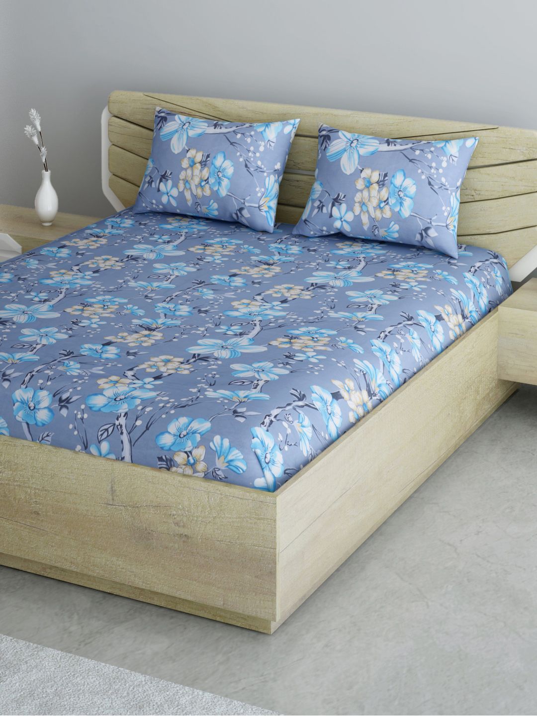 Aura Blue & Beige Floral 144 TC  120 GSM Cotton Queen Bedsheet with 2 Pillow Covers Price in India