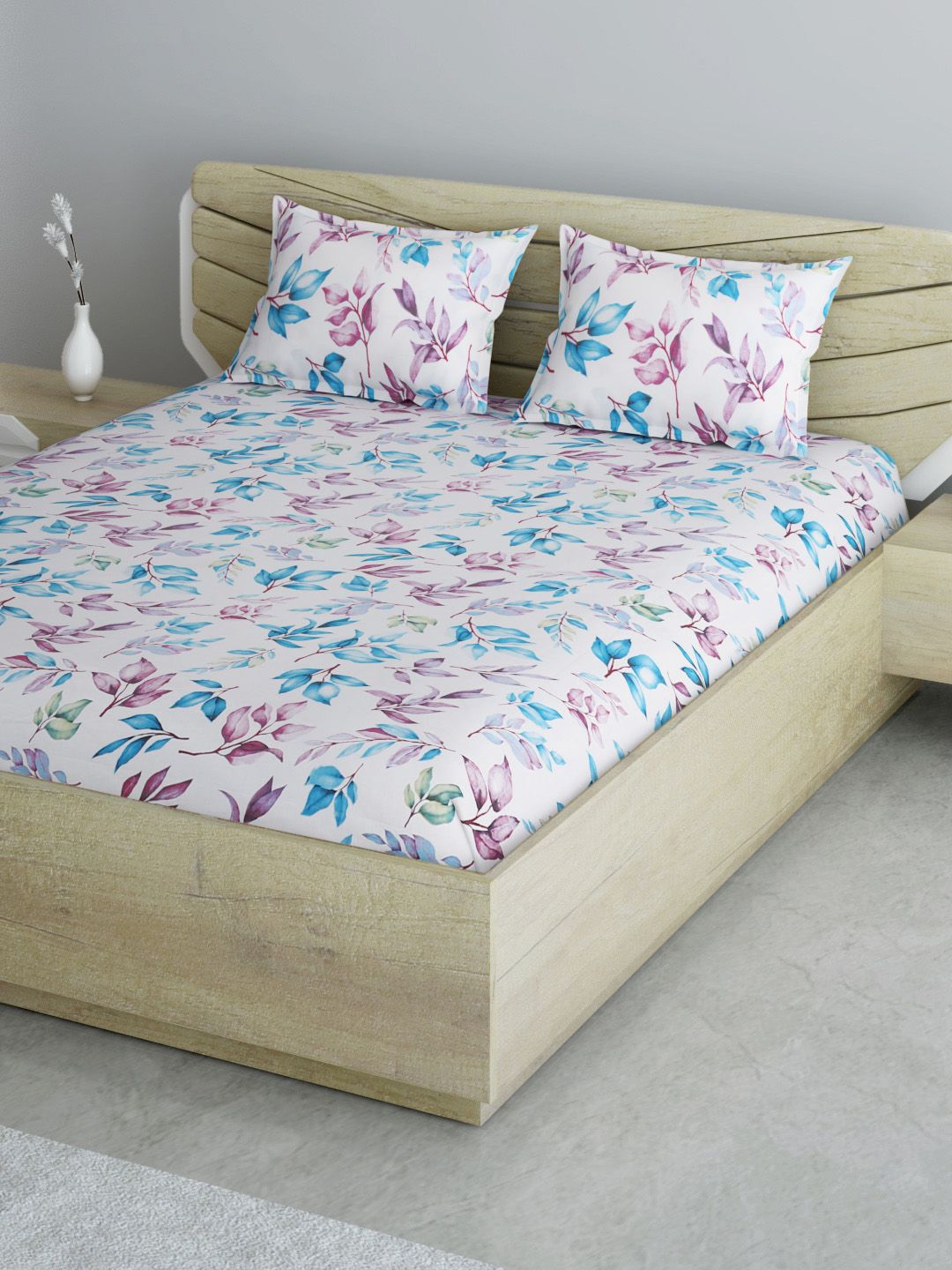 Aura White & Blue Cotton Floral Print 144 TC 120 GSM Queen Bedsheet with 2 Pillow Covers Price in India