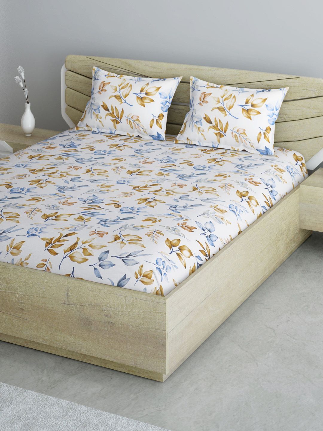 Aura White & Blue Floral 144 TC 120 GSM Queen Bedsheet with 2 Pillow Covers Price in India