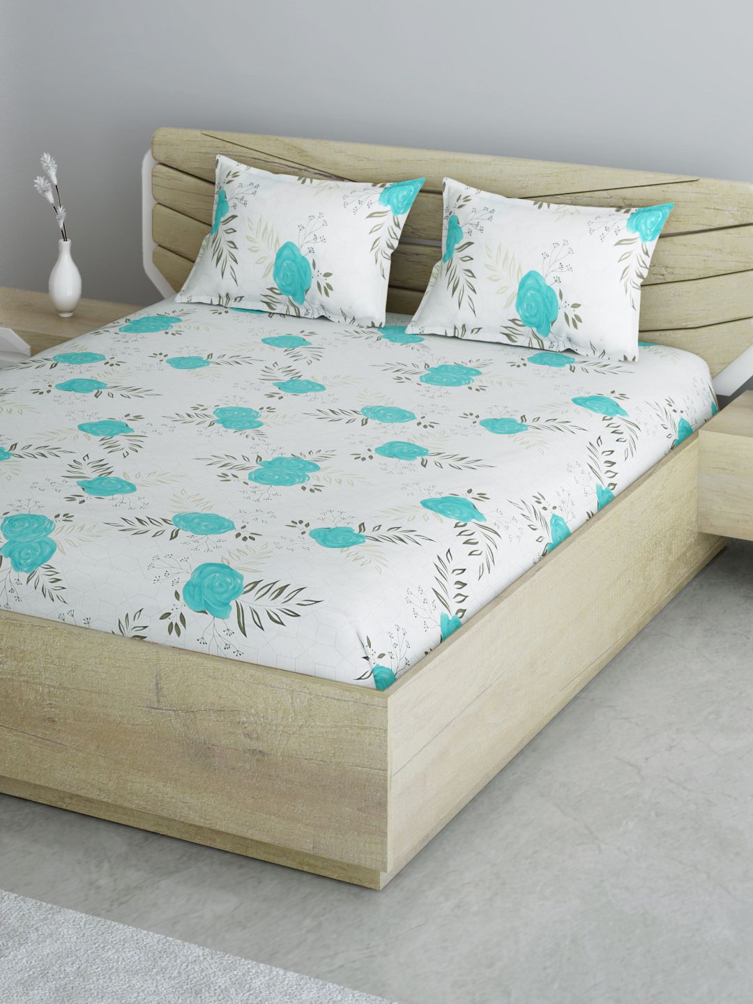 Aura White & Green Floral 144 TC 120 GSM Queen Bedsheet with 2 Pillow Covers Price in India