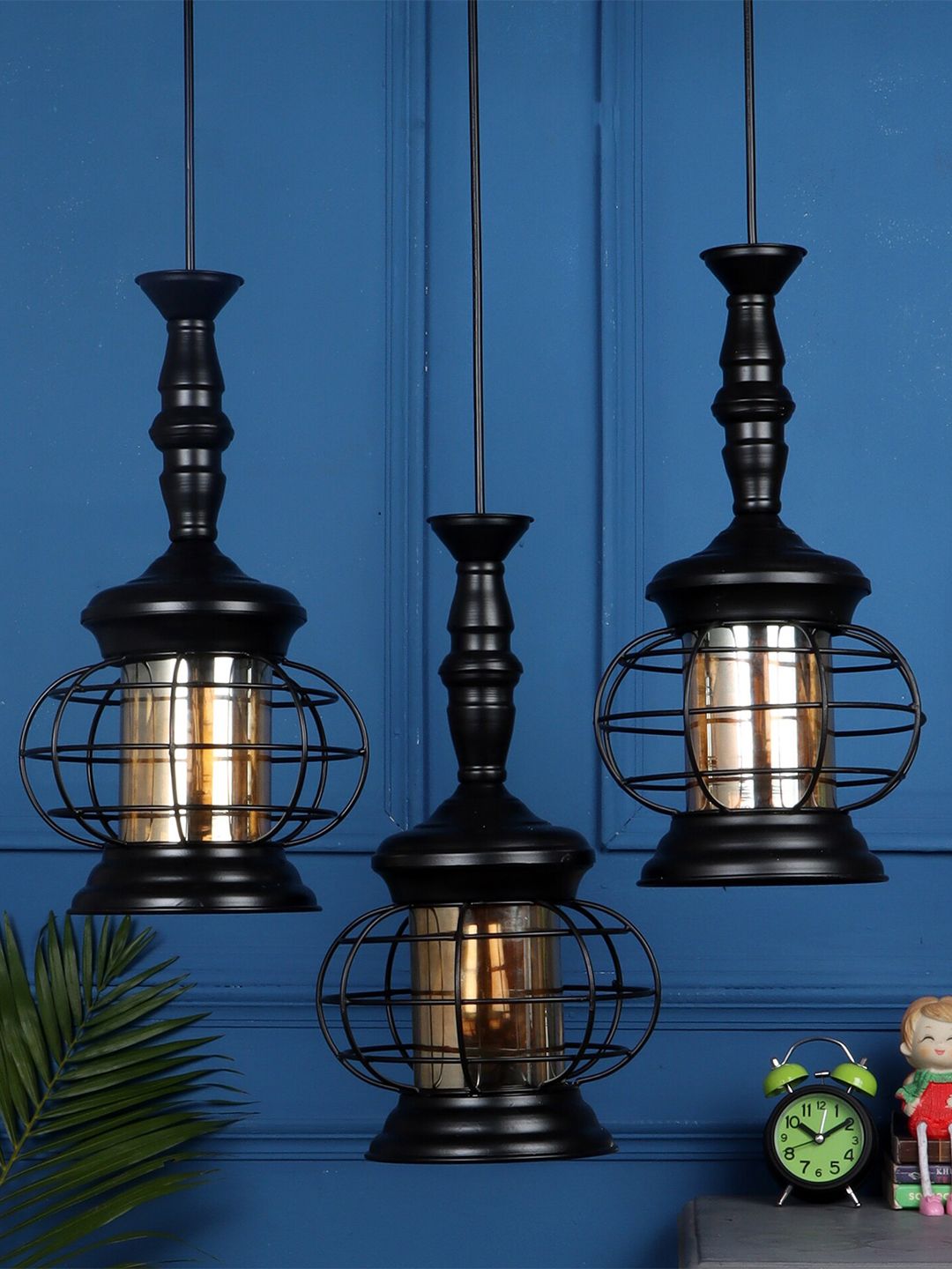MFD HOME FURNISHING Black & Gold-Toned Iron Quirky Cluster Light Price in India