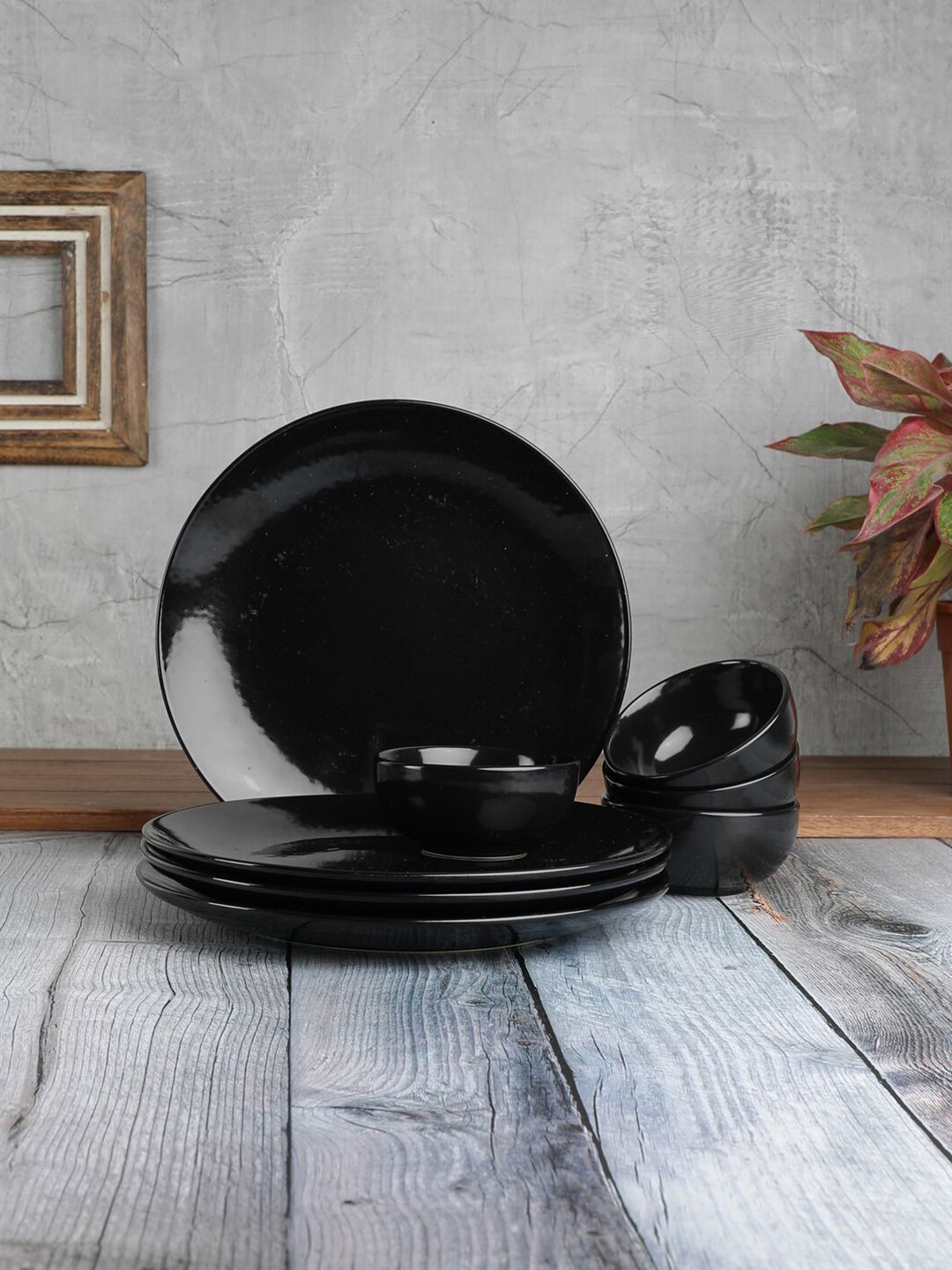VarEesha Black 8 Pieces Handcrafted and Hand Painted Ceramic Glossy Dinner Set Price in India