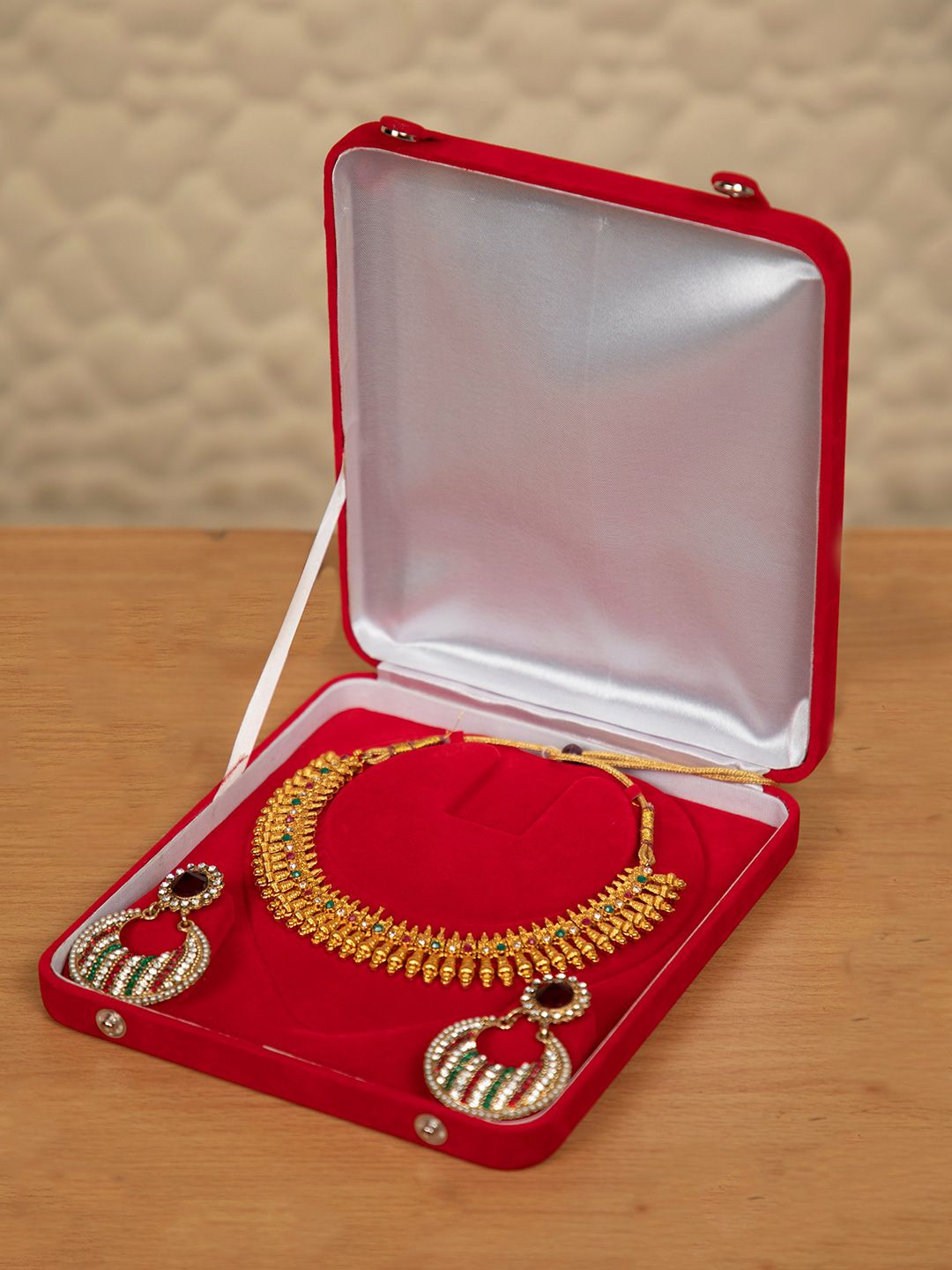 atorakushon Red Solid Jewellery Organizer Price in India