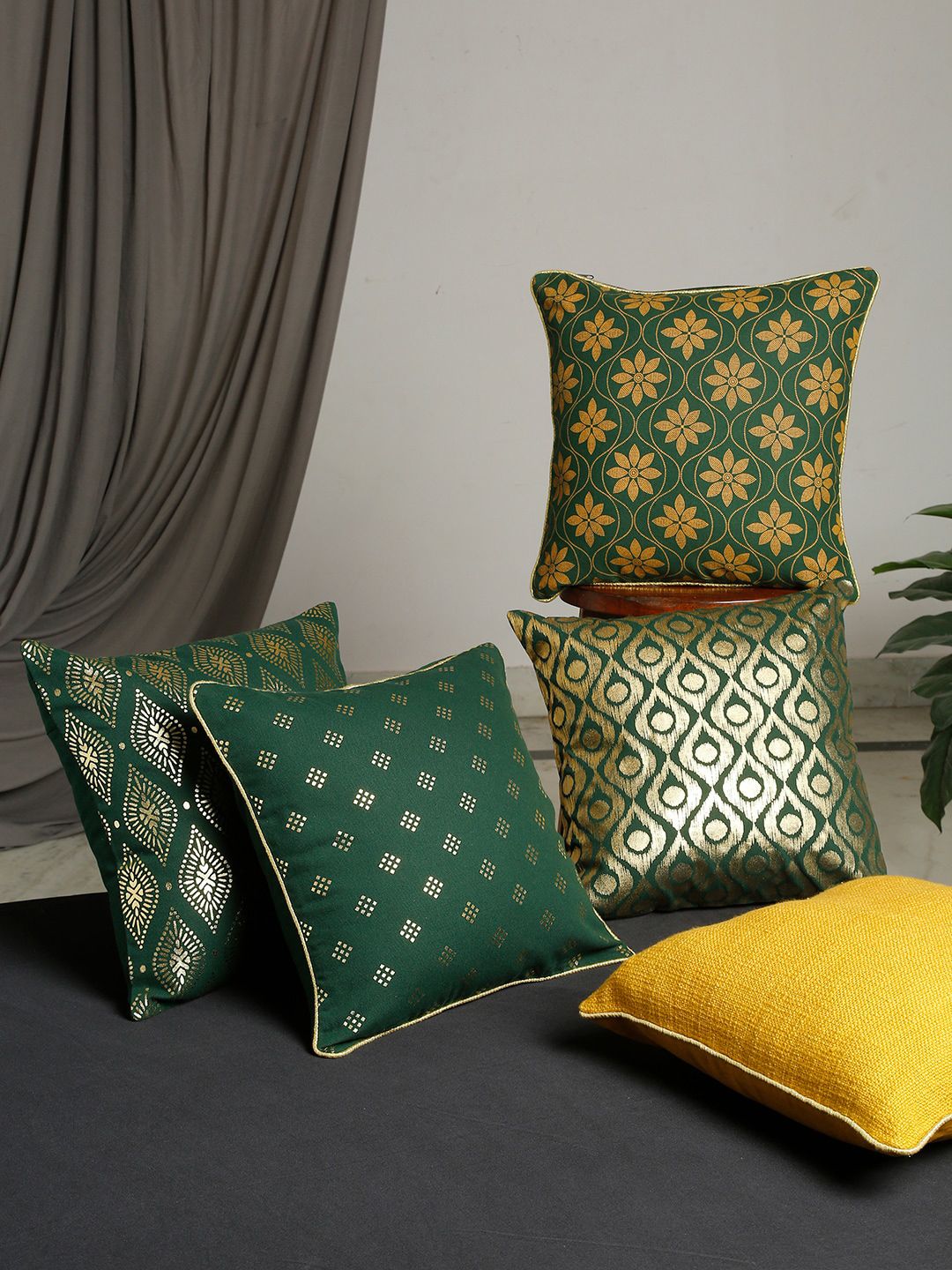 BLANC9 Set Of 5 Green & Yellow Foil Printed Cotton Square Cushion Covers Price in India