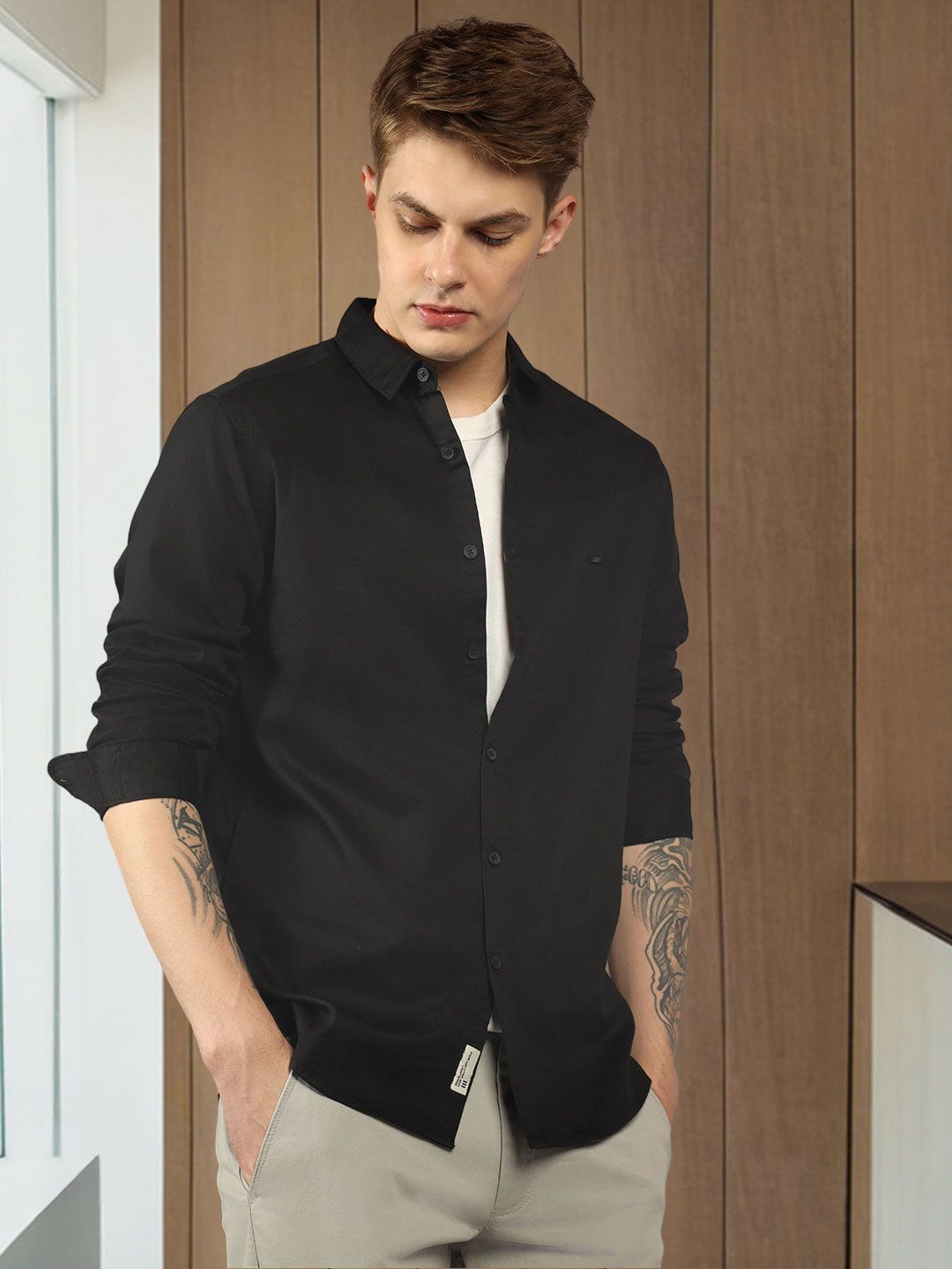 Dennis Lingo Men Black Slim Fit Opaque Cotton Casual Shirt